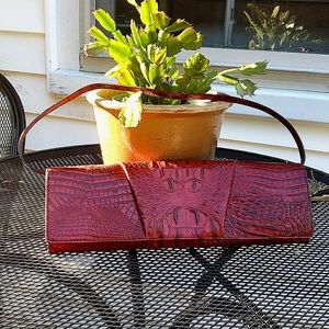 Alligator 13 1/2" Clutch w/strap